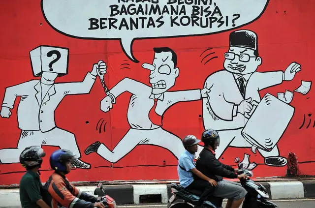 Mural bertuliskan: "Kalau begini bagaimana bisa berantas korupsi?"