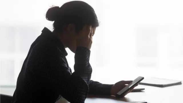 परेशान महिला