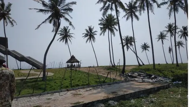 Oju ọna ti awọn ẹru n gba wọ ọkọ oju omi