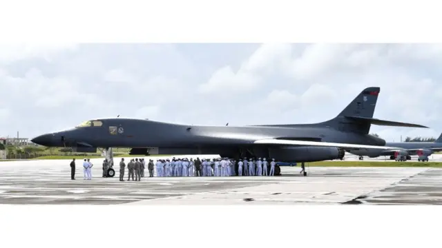B-1B LANCER