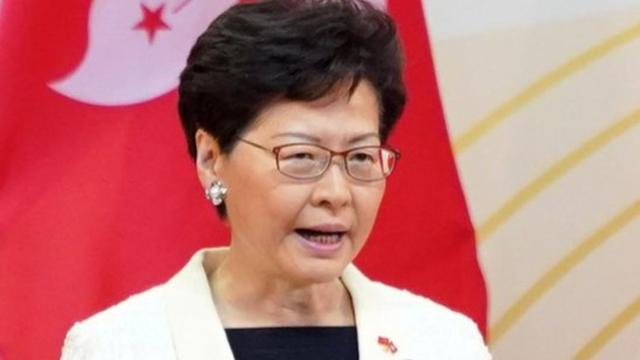 Глава Гонконга Керри Лэм пообещала прислушиваться к народу