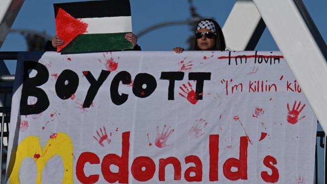 احتجاج ضد ماكدونالدز في إدمونتون، كندا