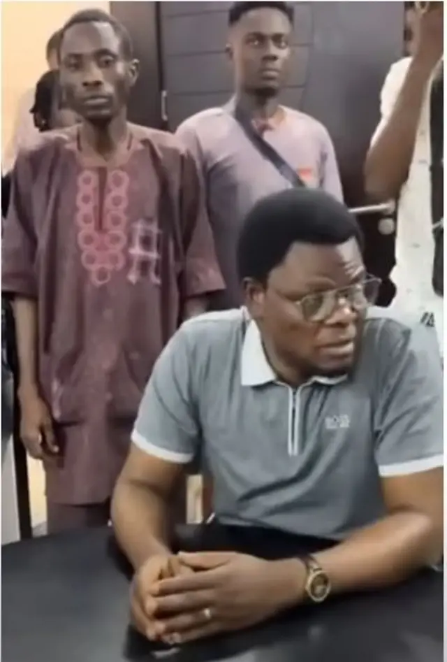 Muyideen ati Oriyomi Hamzat.