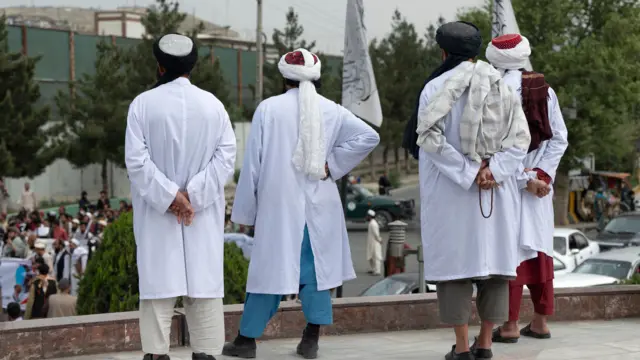 ماموران وزارت امر به معروف و نهی از منکر طالبان