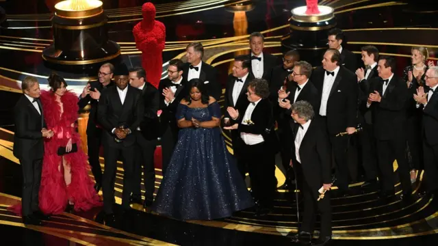 Equipo de Green Book recogiendo el Oscar a mejor película