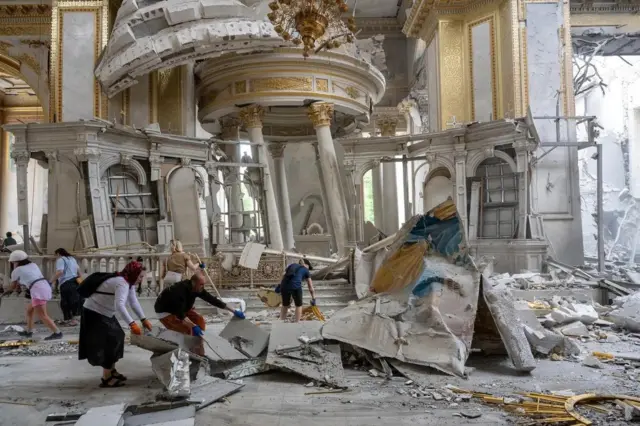 Katedral Transfigurasi Suci di Odessa tengah, Ukraina, setelah serangan rudal Rusia.