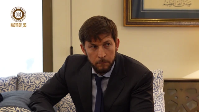 روسلان ادلگریف از نزدیک با ولادیمیر پوتین، رئیس جمهور روسیه کار کرده است