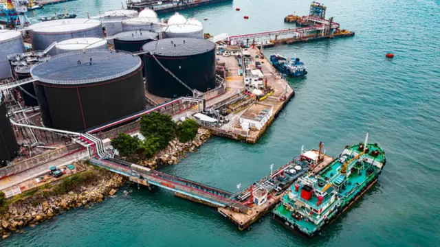 ક્રૂડ ઑઈલ ટેન્કરની તસવીર