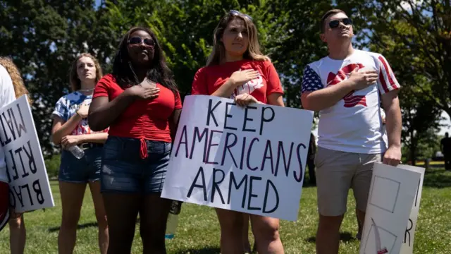 Manifestantes pro-armas en EE.UU.