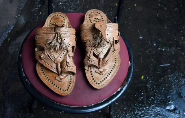 చెప్పులు, కొల్హాపూర్, ఇటలీ, ప్రాడా