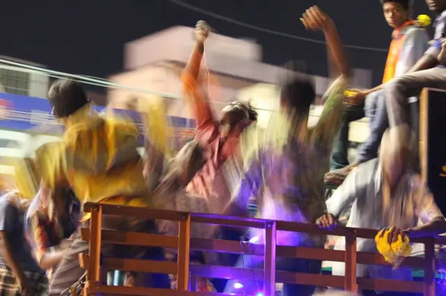 ஜல்லிக்கட்டுக்கு ஆதரவாக இளைஞர்கள் - வி.என் ஹரிஷ் ராகவ்