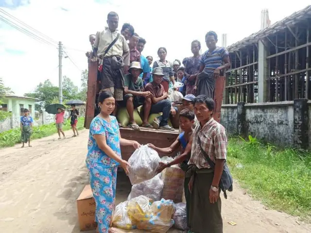 ကျေးရွာအပြင်တောင် ထွက်ခွင့်မရတဲ့ရွာတွေရှိ
