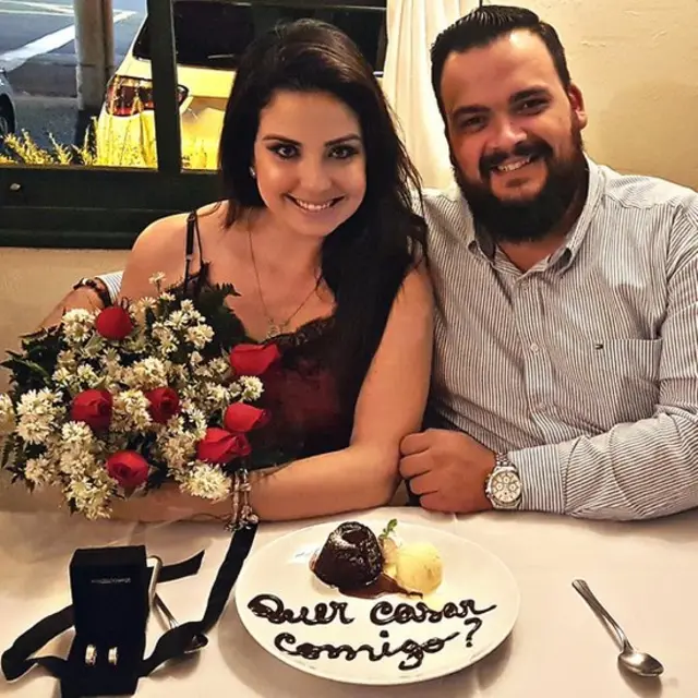 Carla e Felipe no diavasco aposta ganhaque noivaram