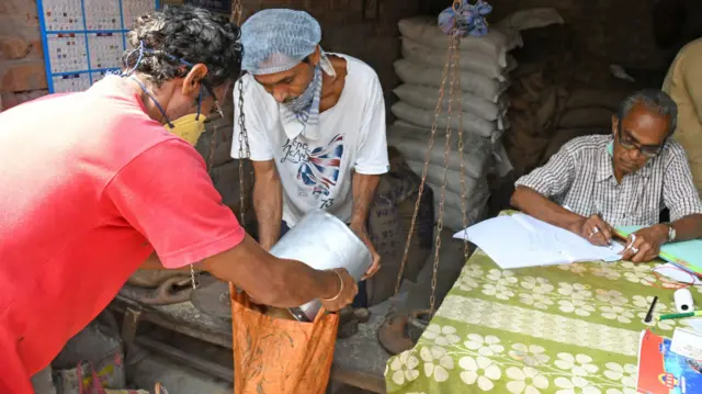 ரேஷன் கடை, தமிழ்நாடு அரசு, சேமிப்பு, வங்கிச் சேவை 