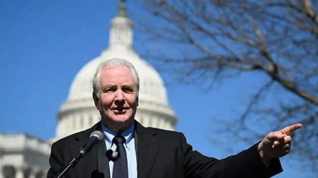 மேரிலாந்தின் ஜனநாயகக் கட்சி செனட்டர் கிறிஸ் வான் ஹோலன்