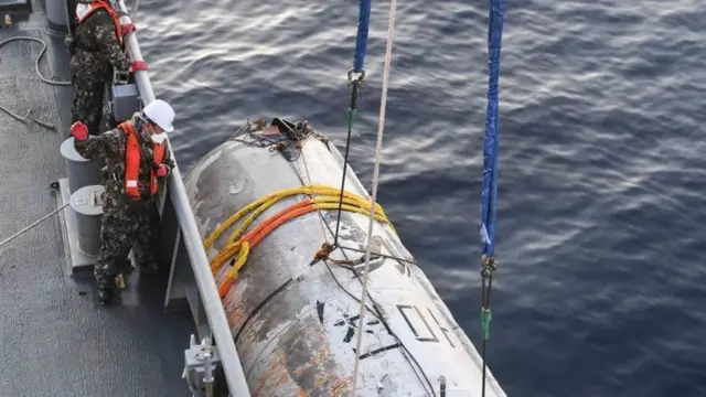 북한의 정찰위성 1차 발사 당시 '천리마-1형'은 2단계 엔진의 문제로 추진력을 상실하면서 서해에 추락했다. 이후 한국 군은 잔해 일부를 15일 만에 인양했다
