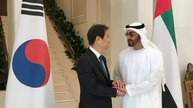 UAE 왕세제 만난 임종석 비서실장
