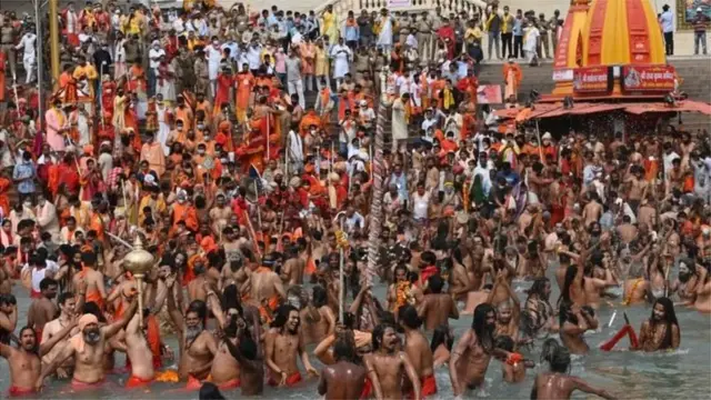 હરિદ્વારમાં 68 સાધુઓ 5મી એપ્રિલથી 14મી એપ્રિલ દરમિયાન કોરોના સંક્રમિત થયા છે.