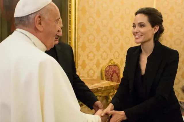 Папа Франциск и Анджелина Джоли