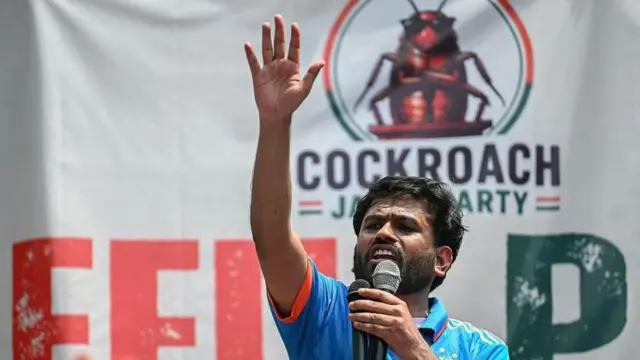 కాక్రోచ్ జనతా పార్టీ, జైపూర్, అభిజీత్ దీప్కే., అభిజిత్ దీప్కే పై దాడి