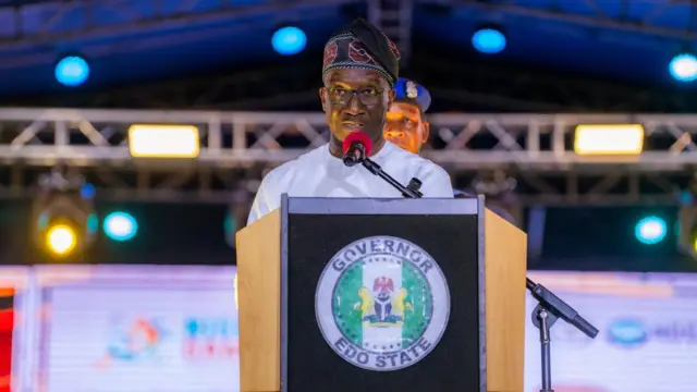 Foto Gọvanọ Monde Okpebholo na-achị Edo steeti