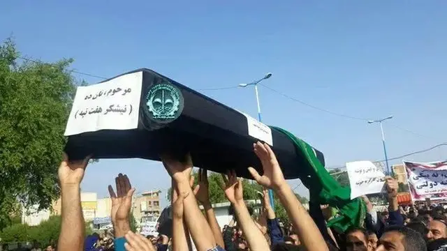 معترضان در سال‌های گذشته به پرفرمنس و دیگر شیوه‌های بروز اعتراضات روی آوردند