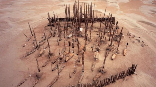 สุสานเซียวเหอตั้งอยู่โดดเดี่ยวในทะเลทรายทากลามากันของเขตปกครองตนเองซินเจียงอุยกูร์