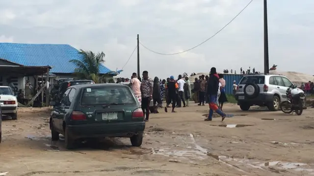 Di passengers bin dey travel from Lekkin dey go Egbin wey di accident happun