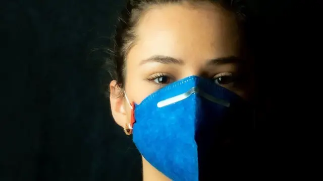 கொரோனா பெண்