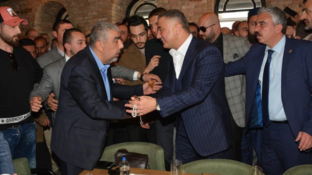 Sedat Peker'in internet sitesinde paylaşılan, Haluk Kırcı'yla fotoğrafı.