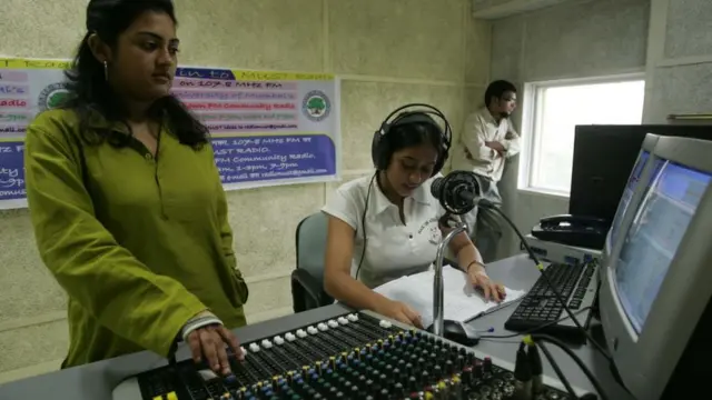 এফএম রেডিওর সম্প্রচার স্টুডিও।