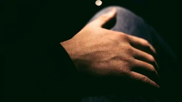 பெண்னுக்கு பாலியல் துன்புறுத்தல்- மாதிரிப் படம்