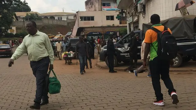 Police di wait for Intendence roundabout