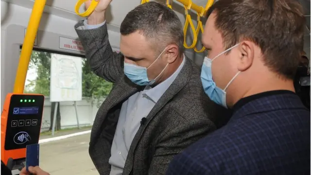 "Робота мера під час пандемії, звичайно, передбачає постійний ризик", - написав мер Києва у Facebook