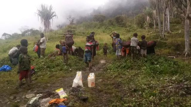 Warga Nduga dalam pelarian di hutan