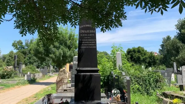 Spomenik Jevrosimi Ruži, Zmajevoj supruzi, u Pančevu, gde je umrla 1872. godine