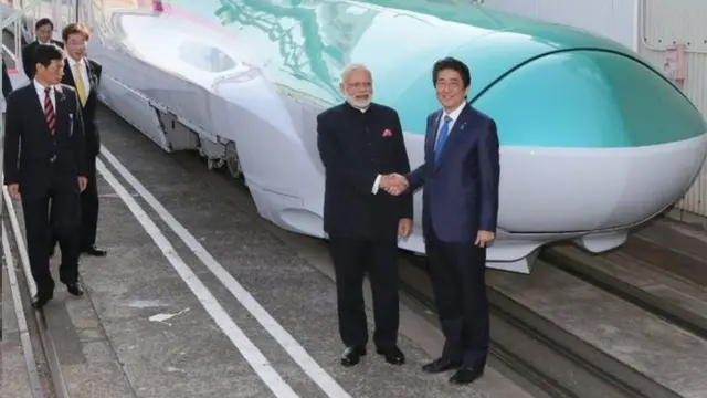 જાપાનના વડા પ્રધાન શિંજો એબે સાથે નરેન્દ્ર મોદીની તસવીર