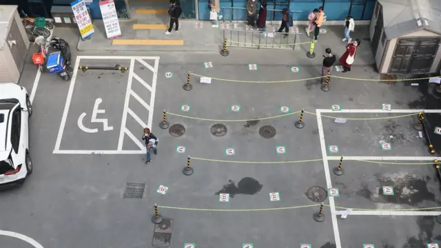 22일 오후 1시 독감 백신 접종이 시작된 대구 북구 한국건강관리협회 경북지부 앞 주차장이 한산한 모습이다. 이곳은 독감 백신 접종을 위해 많은 시민들이 거리두기를 지키며 줄지어 기다리던 공간이다