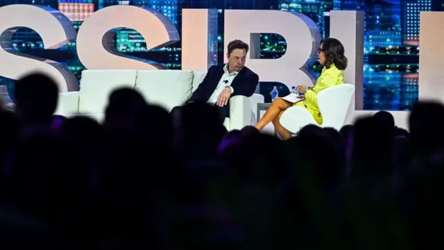 ياكارينو أجرت مع إيلون ماسك.