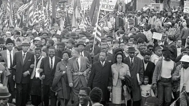 Lewis dey follow Martin Luther king to march for Selma for 1965