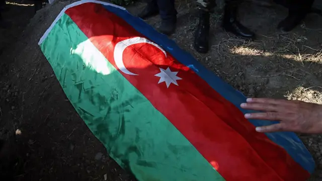 Cənazədə Azərbaycan bayrağı