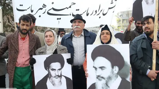 راهپیمایی بیست و دوم بهمن هرساله در شهرهای مختلف ایران با برنامه ریزی حکومتی انجام می شود