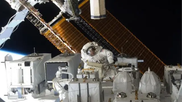 Космическая прогулка