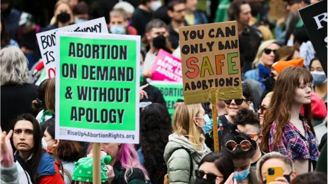 બાઇડને કહ્યું કે તેઓ હાલ અપાઈ રહેલ ગર્ભપાતના અધિકાર અંગે કાયદો ઇચ્છે છે