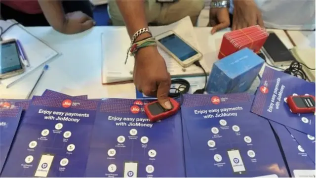 শর্তাবলী না পড়েই অনেক সময় মোবাইল অ্যাপকে অনুমতি দেয়া হয়