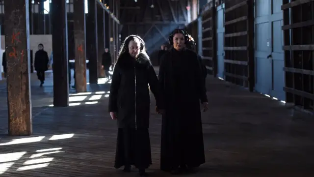 Марина Абрамович під час одного зі своїх перформансів