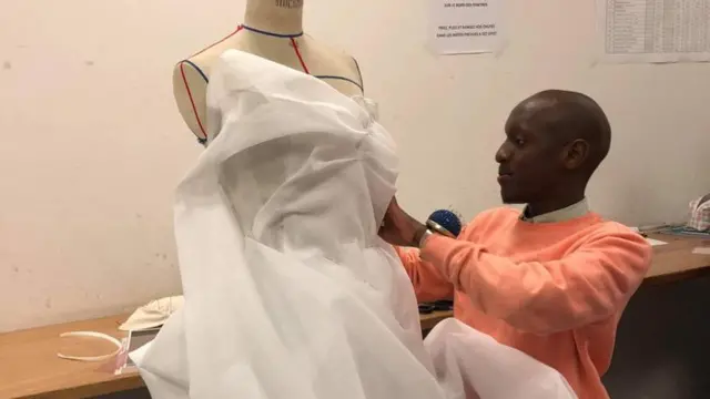 Mwete ubu yatanguye gukora impuzu ziwe adandaza