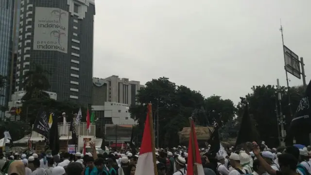 Massa aksi 313 berkumpul di depan Patung Kuda.