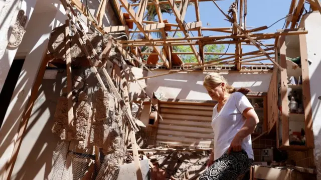 Kerusakan rumah warga Israel