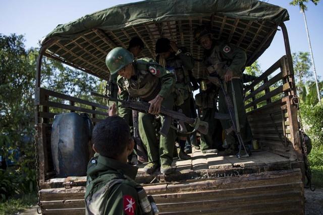 Soldados en Myanmar.